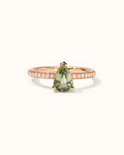 Lade das Bild in den Galerie-Viewer, THE PURE RING - Grüner Turmalin mit Diamant Pavélinie