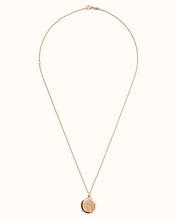 Lade das Bild in den Galerie-Viewer, SIGNATURE COIN Anhänger mit Diamant Buchstaben